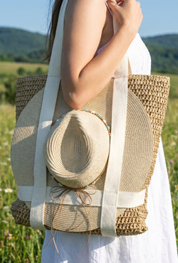 Tan Woven Straw Large Tote Bag w/Hat Holder, Zipper Closure & Pocket