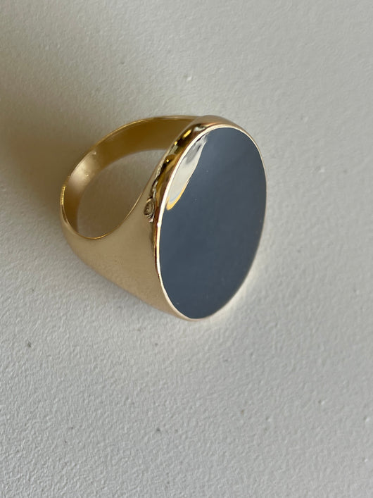 Gold Ring w/Large Oval Black Stone -Size 7